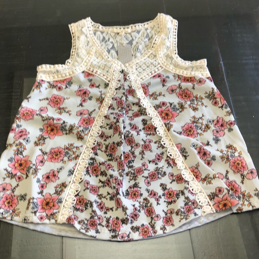 floral and lace tank top NWT